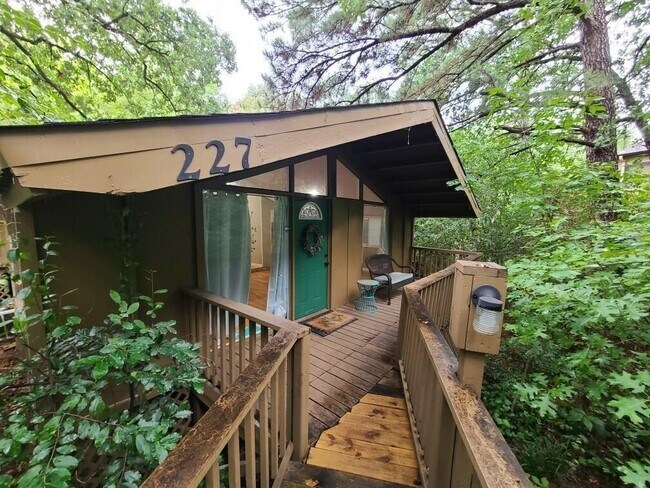 Primary Photo - 227 Rockland Dr