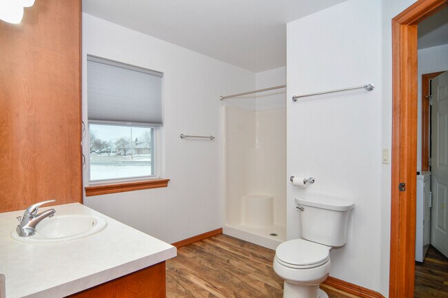 Building Photo - 160 E River Dr