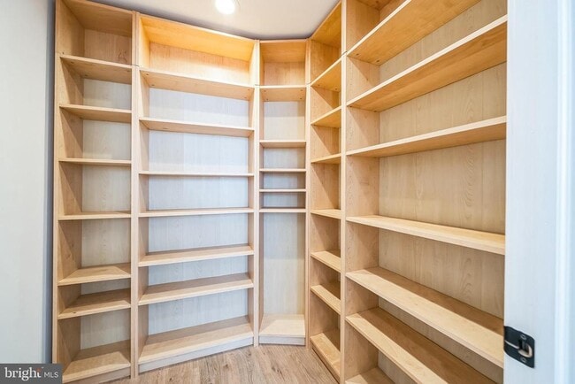 Building Photo - 840 Leland St