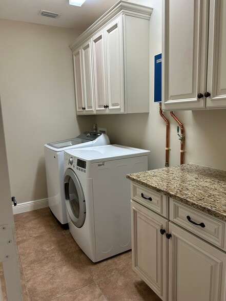 Laundry room - 4412 Vanda Dr
