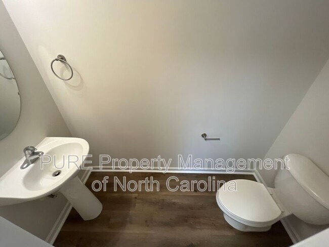 Building Photo - 5285 Ficus Tree Ln
