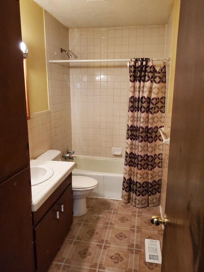 Building Photo - 1616 Santa Fe S