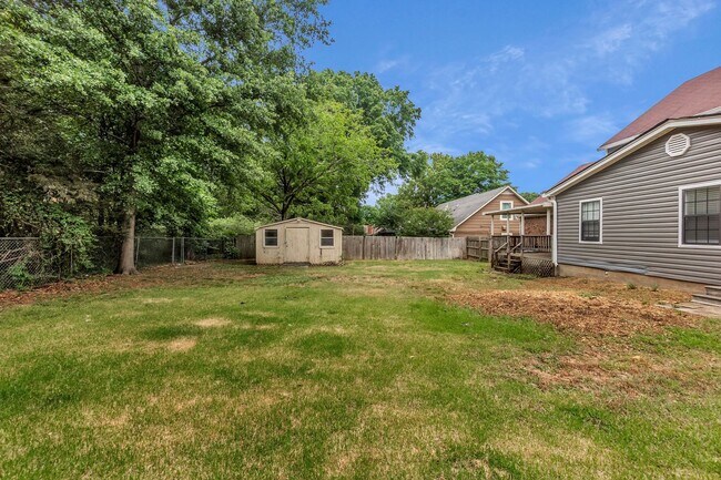 Building Photo - 6503 Evergreen Dr