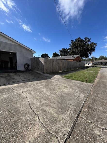 Building Photo - 41 Mason St