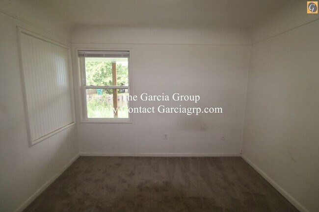 Building Photo - 27 SE 94th Ave