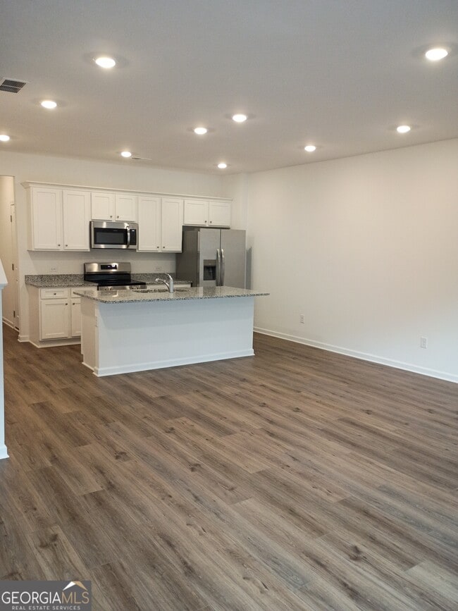 Building Photo - 236 Kenoot Dr