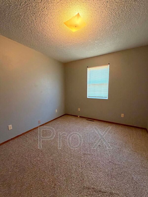 Building Photo - 307 S Summit St