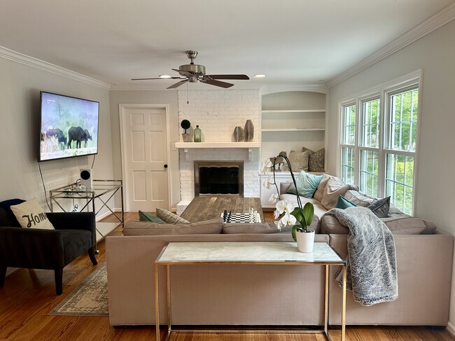 Building Photo - 1835 Manor Mill Rd