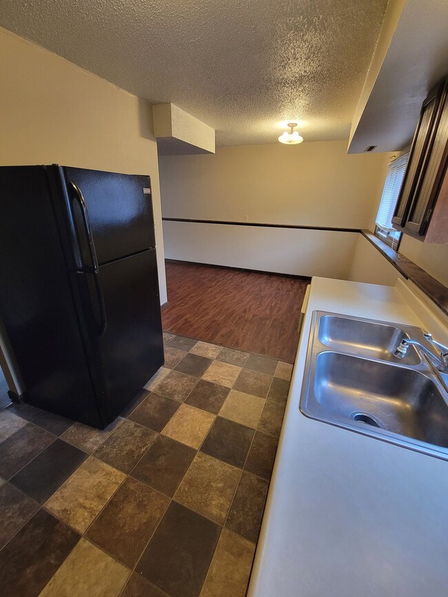 Building Photo - 2 Bedroom | 1 Bathroom Lower Level Duplex ...