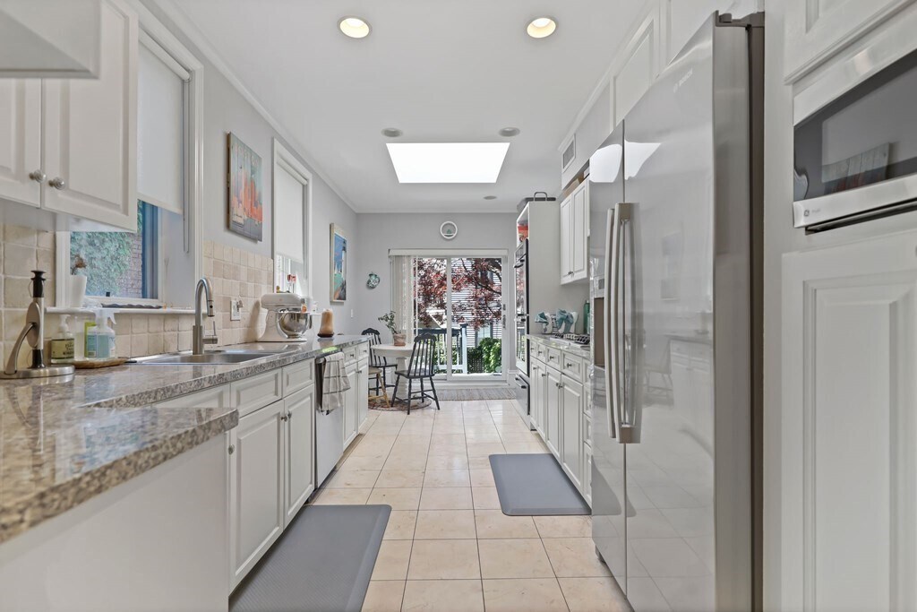 Building Photo - 12 Auburn St