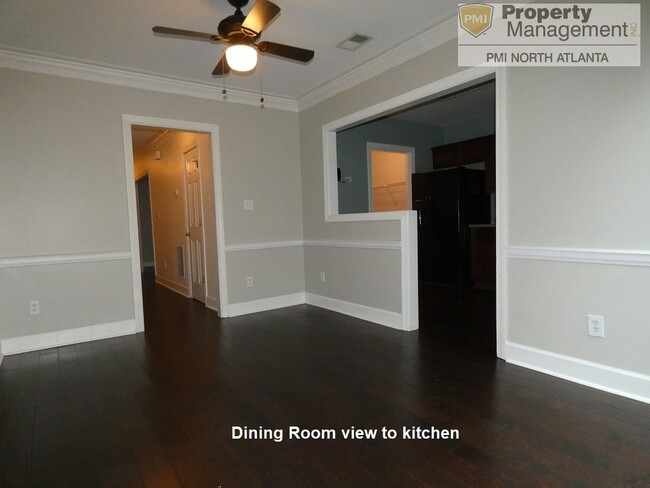 Building Photo - Charming townhome is gated community!