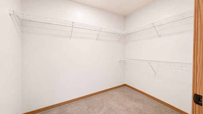 Building Photo - Pet friendly 3 bedroom home availanle June 1st!