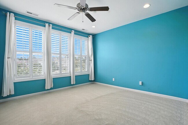 Building Photo - ABSOLUTELY GEORGOUS 2 STORY TOWNHOUSE IN CARY