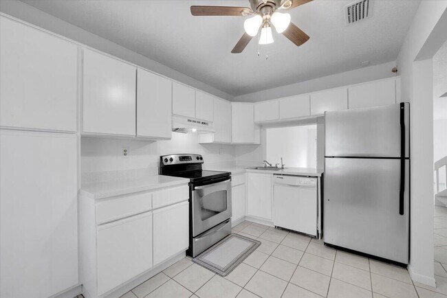 Building Photo - 4718 NW 82nd Ave
