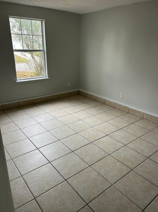 Building Photo - Charming 3-Bed, 2-Bath Home in a Prime Location! Move in Specials:$100 off your first month's ren...