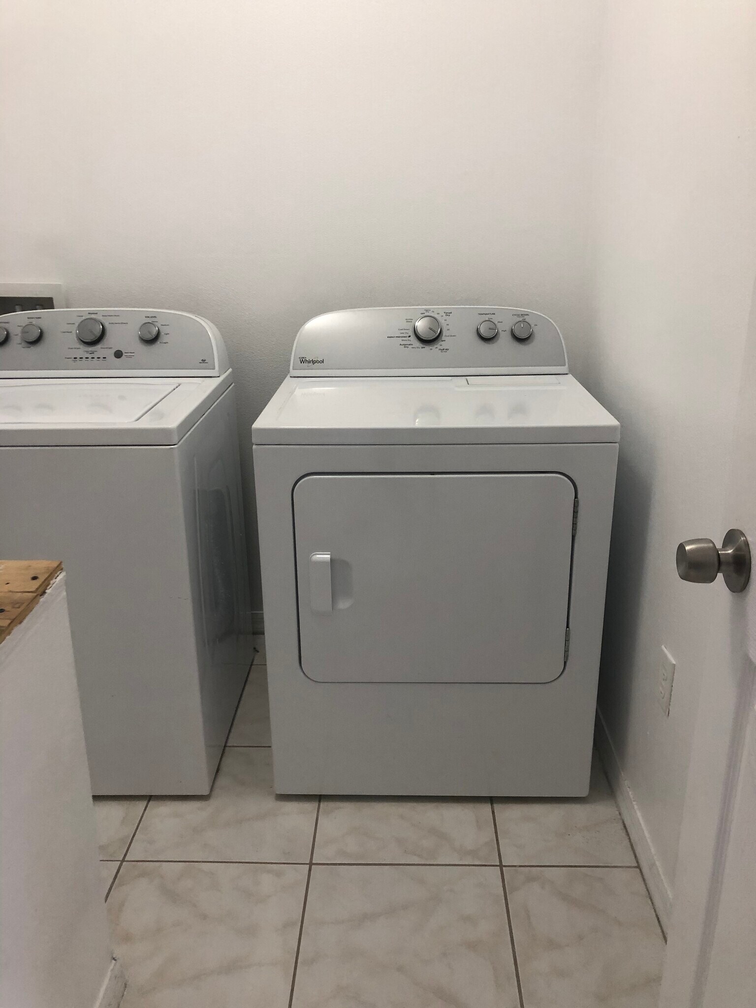 Building Photo - 981 SW McElroy Ave