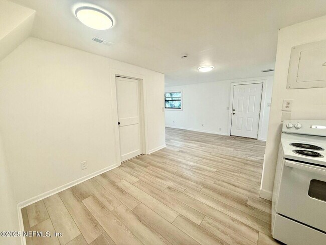 Building Photo - 1077 Willow Branch Ave