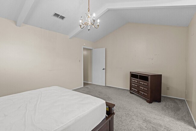 Building Photo - 3710 Monclair Ave
