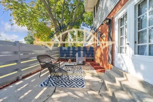 Building Photo - 8608 W Villard Ave