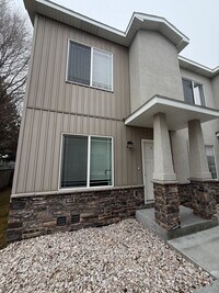 Building Photo - 690 S Saturn Ave