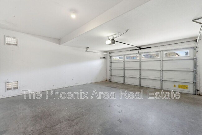 Building Photo - 44216 Palmen Dr