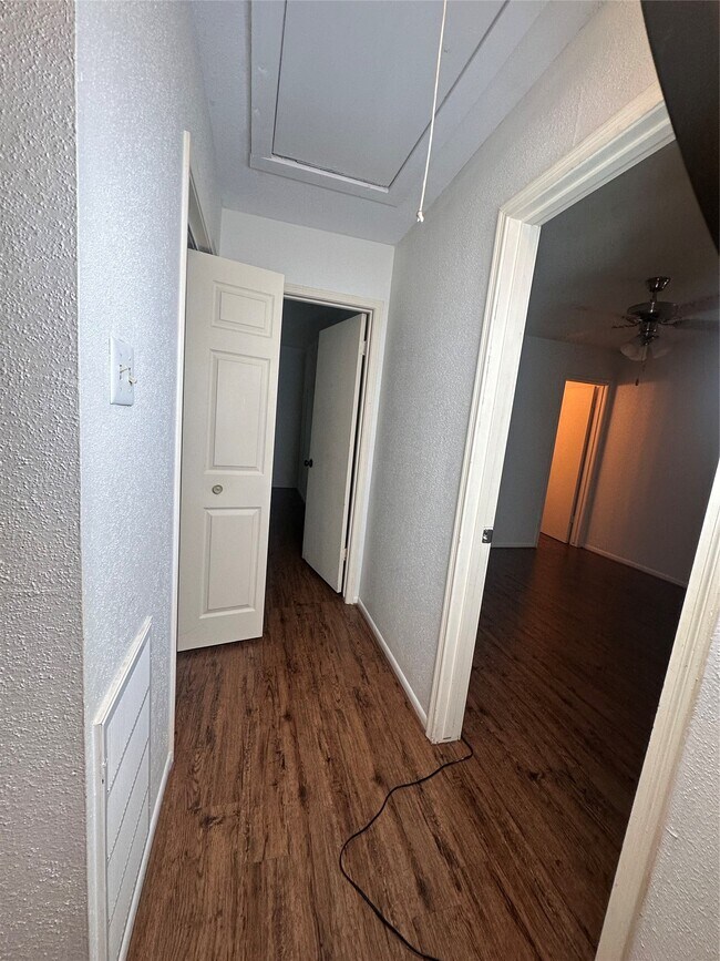 Building Photo - 1413 Bonanza Rd