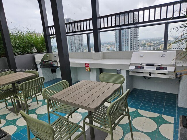 Building Photo - 11 NE 6th St