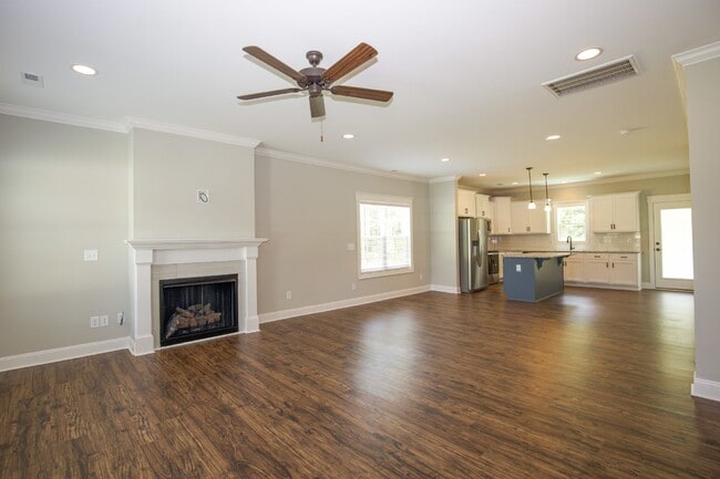 Building Photo - "Luxurious 3-Bed Townhouse with Granite Countertops on Juniper Lake Road!"