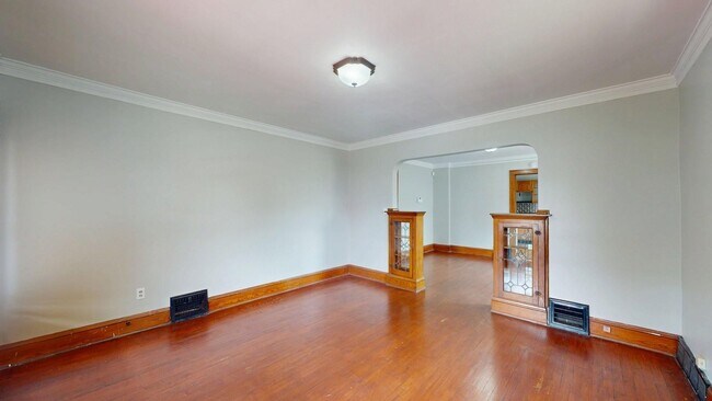 Building Photo - 9715 Plymouth Ave