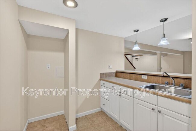 Building Photo - 1233 Grand Canyon Dr