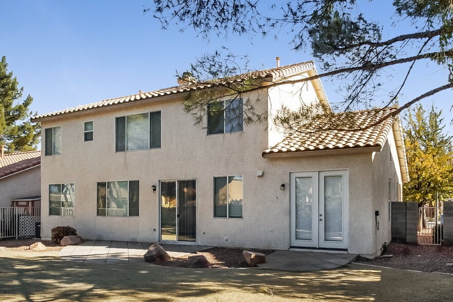 Building Photo - 8185 Flanders Terrace Dr