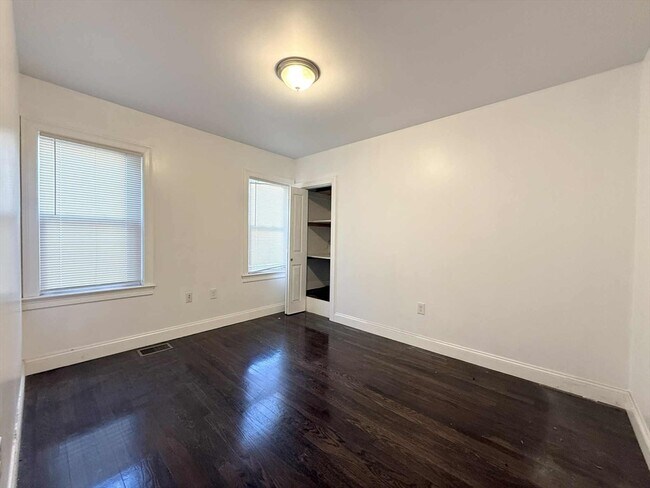 Building Photo - 239 Quincy Shore Dr