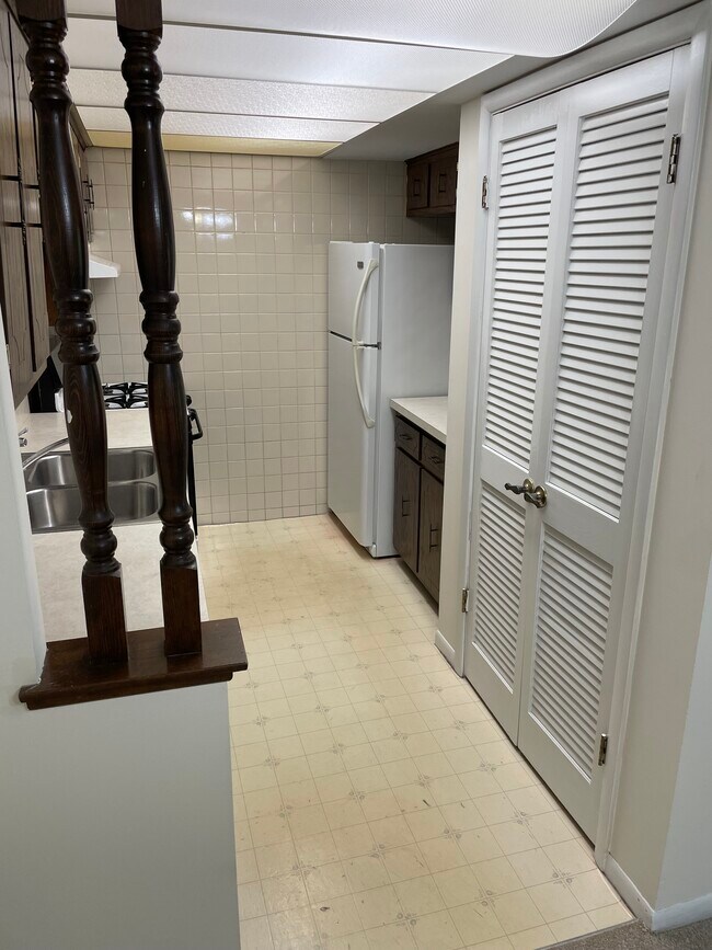 Building Photo - 7449 Sycamore Ct