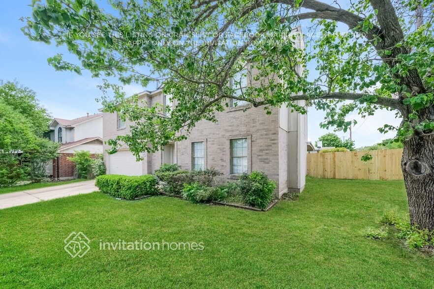 Building Photo - 2101 Logan Dr