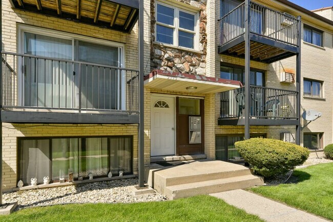 Building Photo - 5113 N East River Rd
