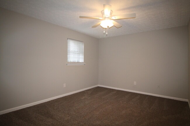 Building Photo - 414 Lakeview Dr