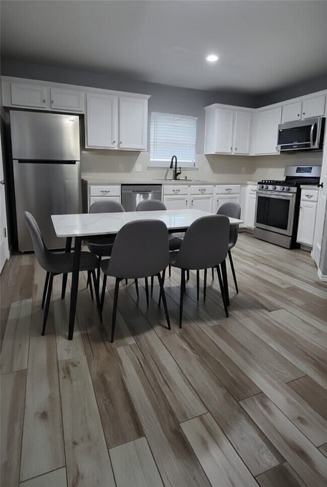 Building Photo - 5210 Nautilus Ln