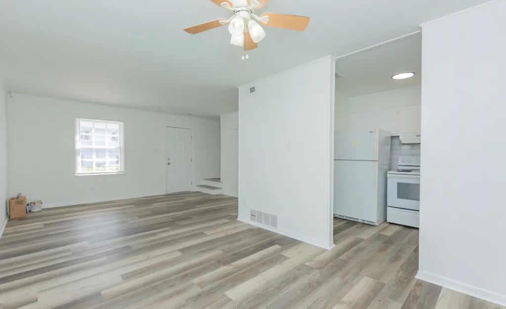 Building Photo - Room in Townhome on Greenbriar Rd