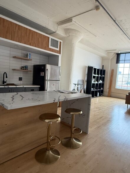 Building Photo - 420 S San Pedro St