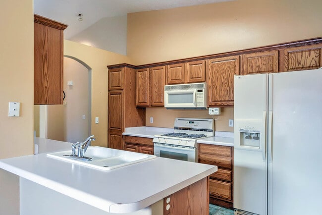 Building Photo - Beautiful Home in Green Valley