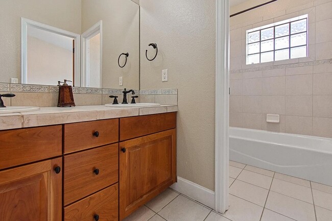 Building Photo - Cherry Creek Townhouse for rent!