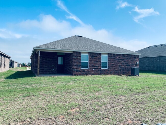 Building Photo - Newer Construction home in Tuttle!