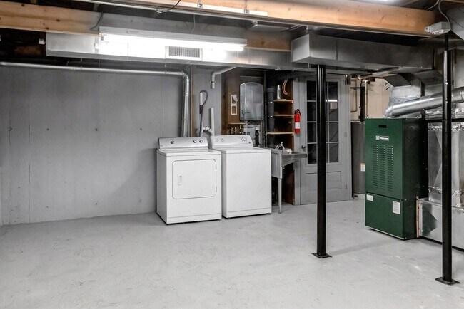 Building Photo - 30 Brookhaven Rd