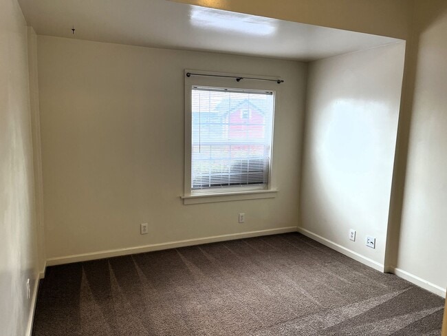 Building Photo - Dog Friendly Eureka Home With Fully Fenced...