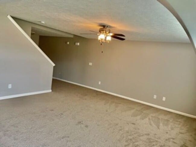Building Photo - Spacious 3 Bedroom 2.5 bath in Camby!