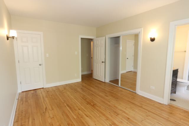 Building Photo - 525 W Cornelia Ave