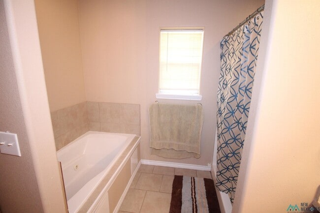 Building Photo - 708 Bison Rd