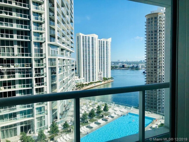 Building Photo - 495 Brickell Ave