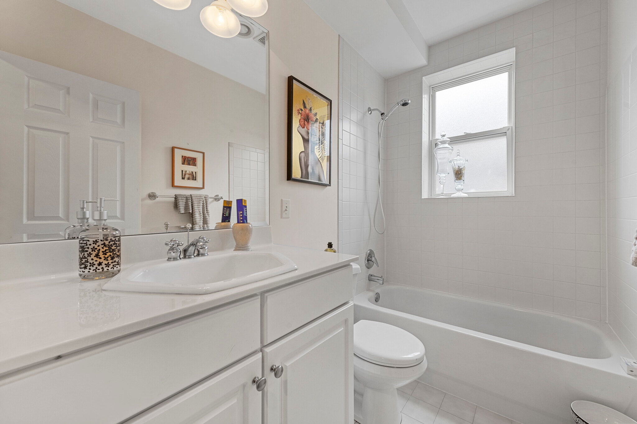 Second bath. - 7538 Wydown Blvd