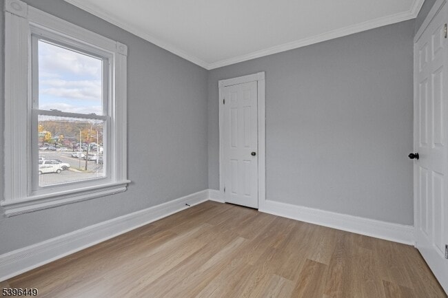 Building Photo - 8 Woodside Ave